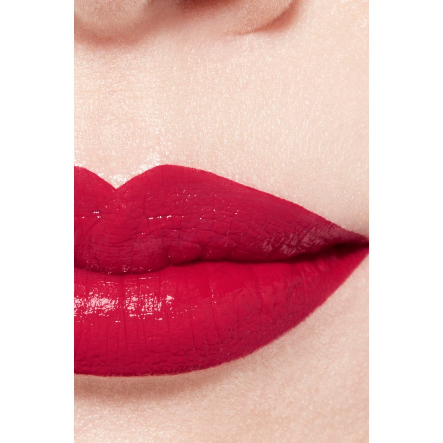 LA BARRA DE LABIOS LÍQUIDA BRILLANTE DE LARGA DURACIÓN